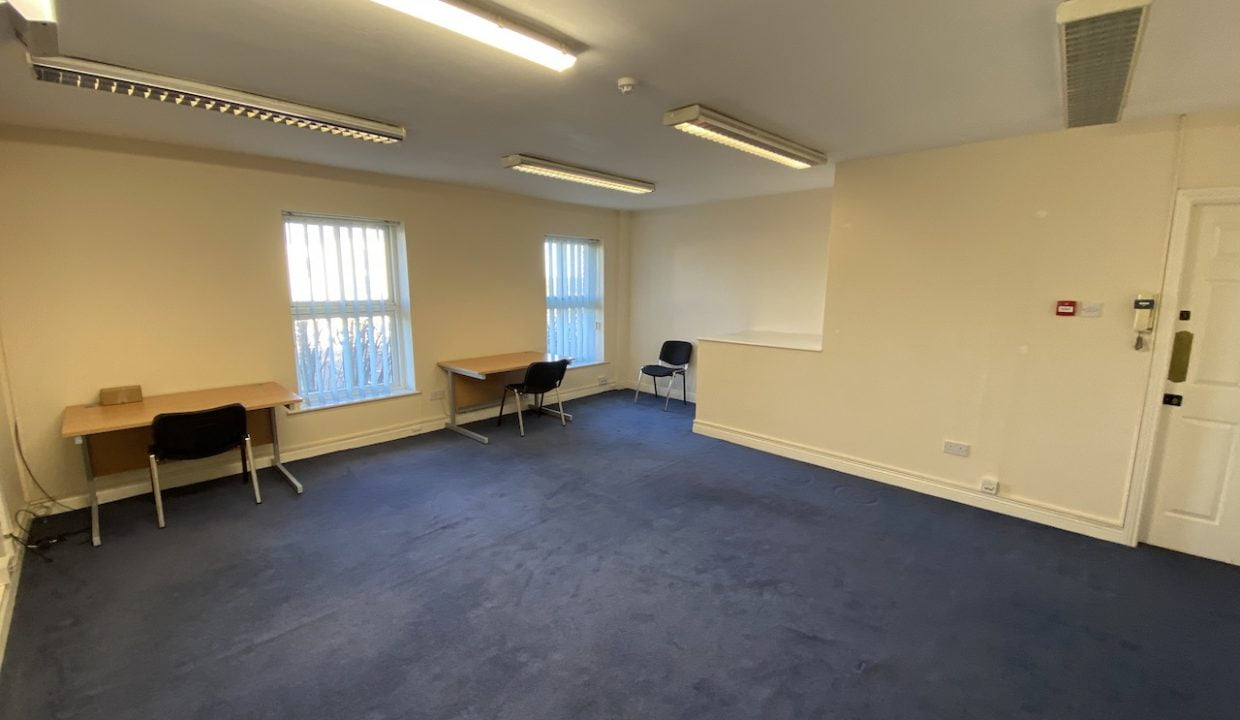 23 Top Flr Large Office