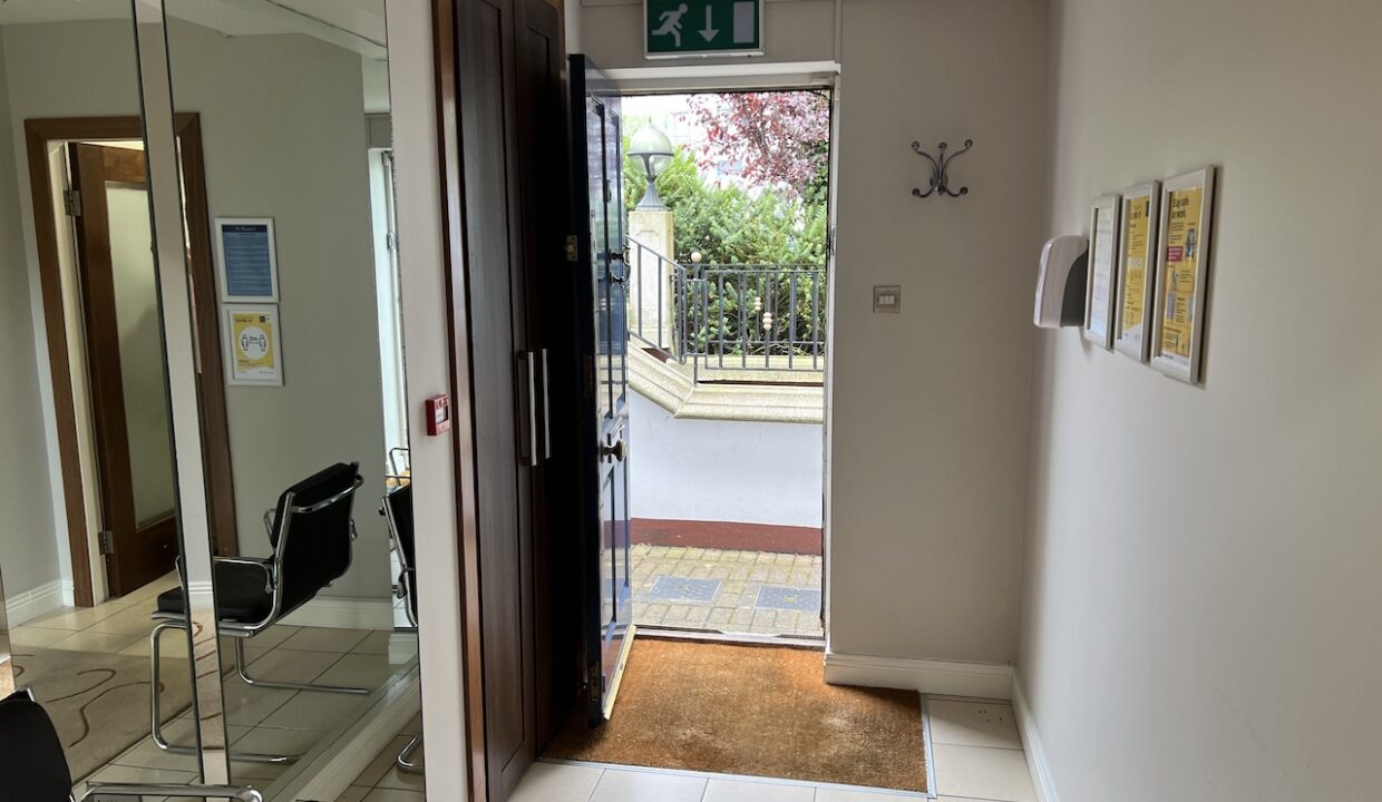 15 Entrance Hall 18.8.22