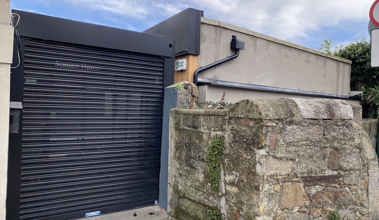 Panoramic Exterior Shutter Down