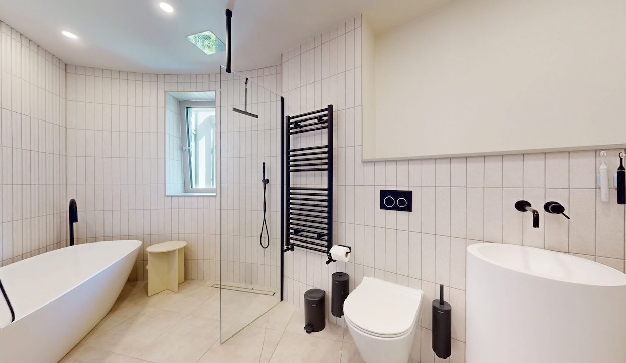 Main Bedroom Full Ensuite 14.5.25