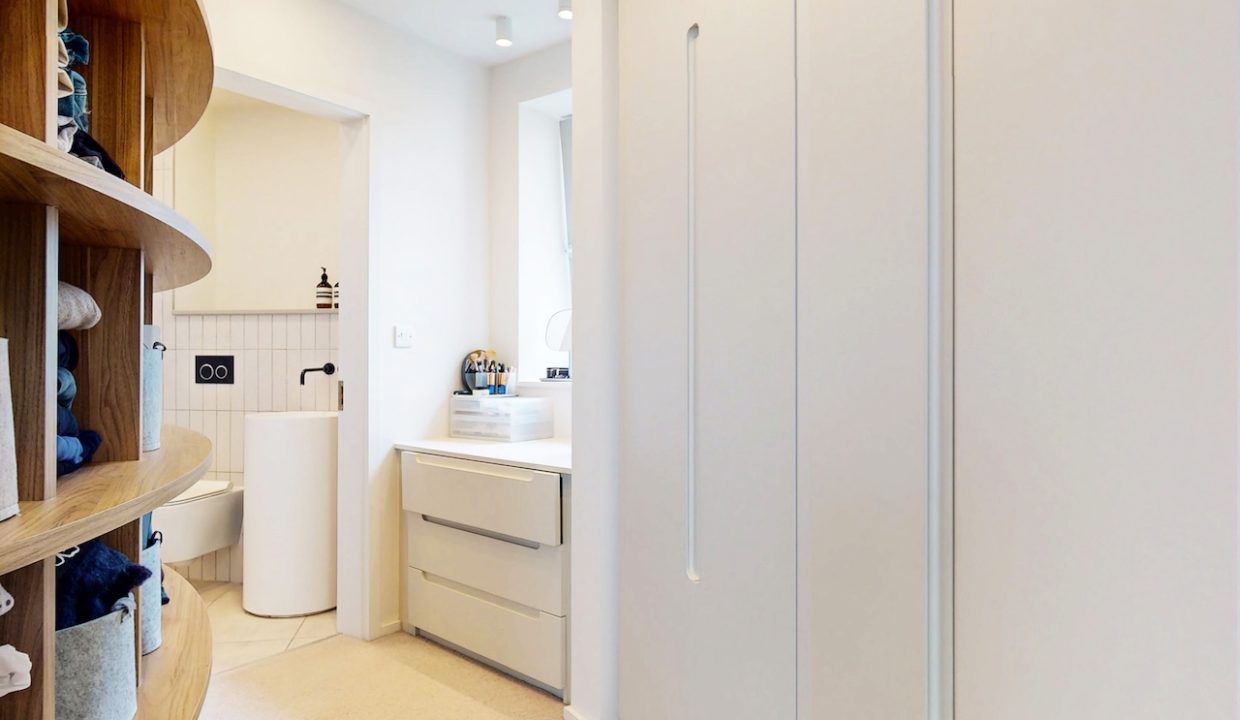 Storage:Wardrobe:WC 6.5.25