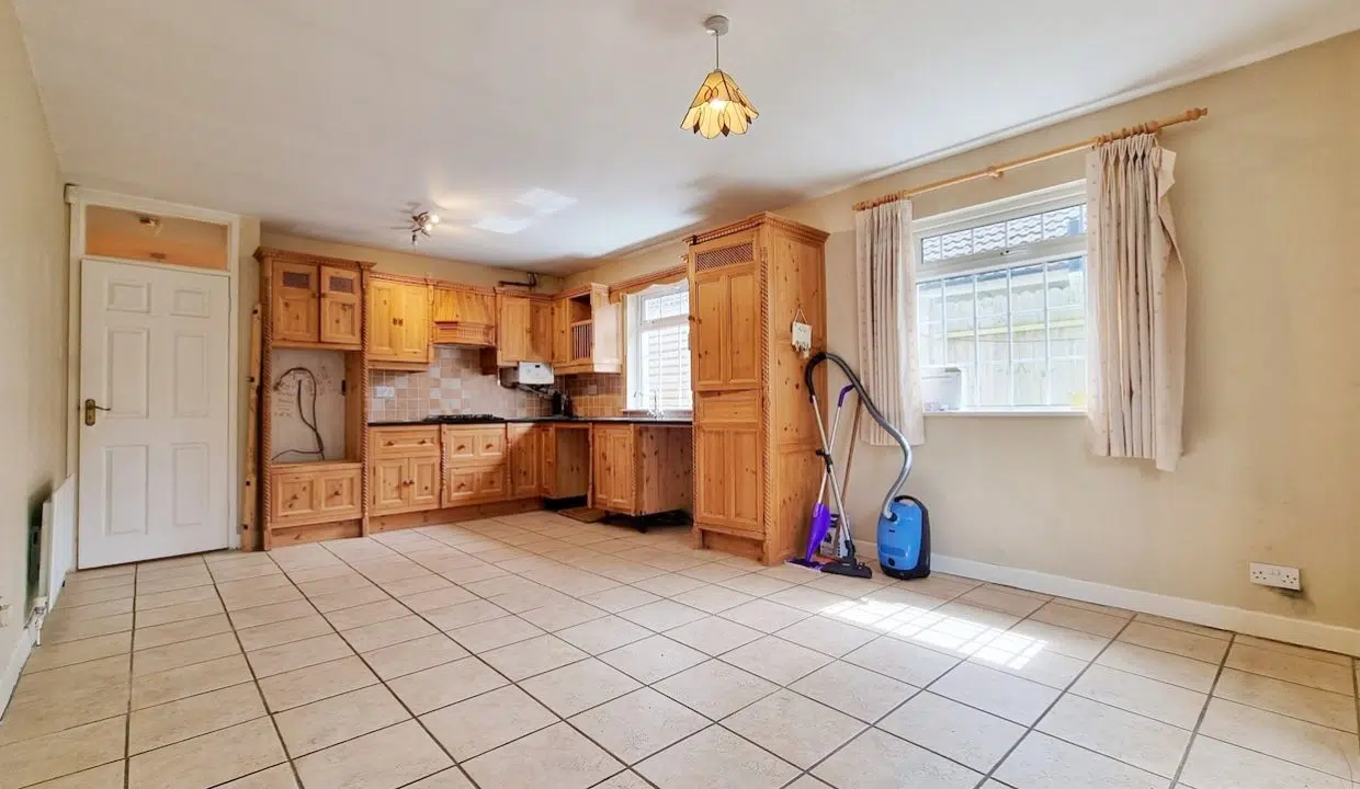 54 Kitchen Diner b