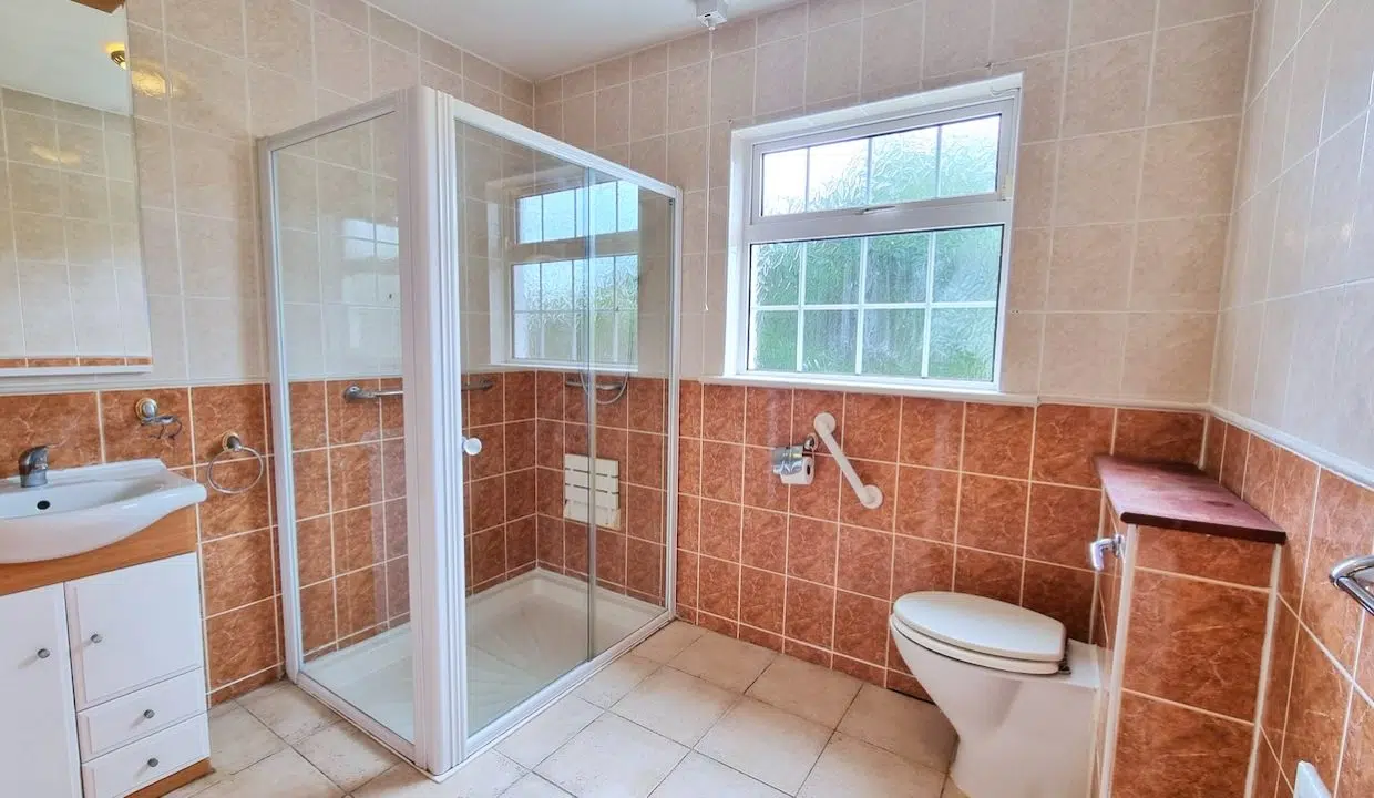 54 Main Bedroom Ensuite