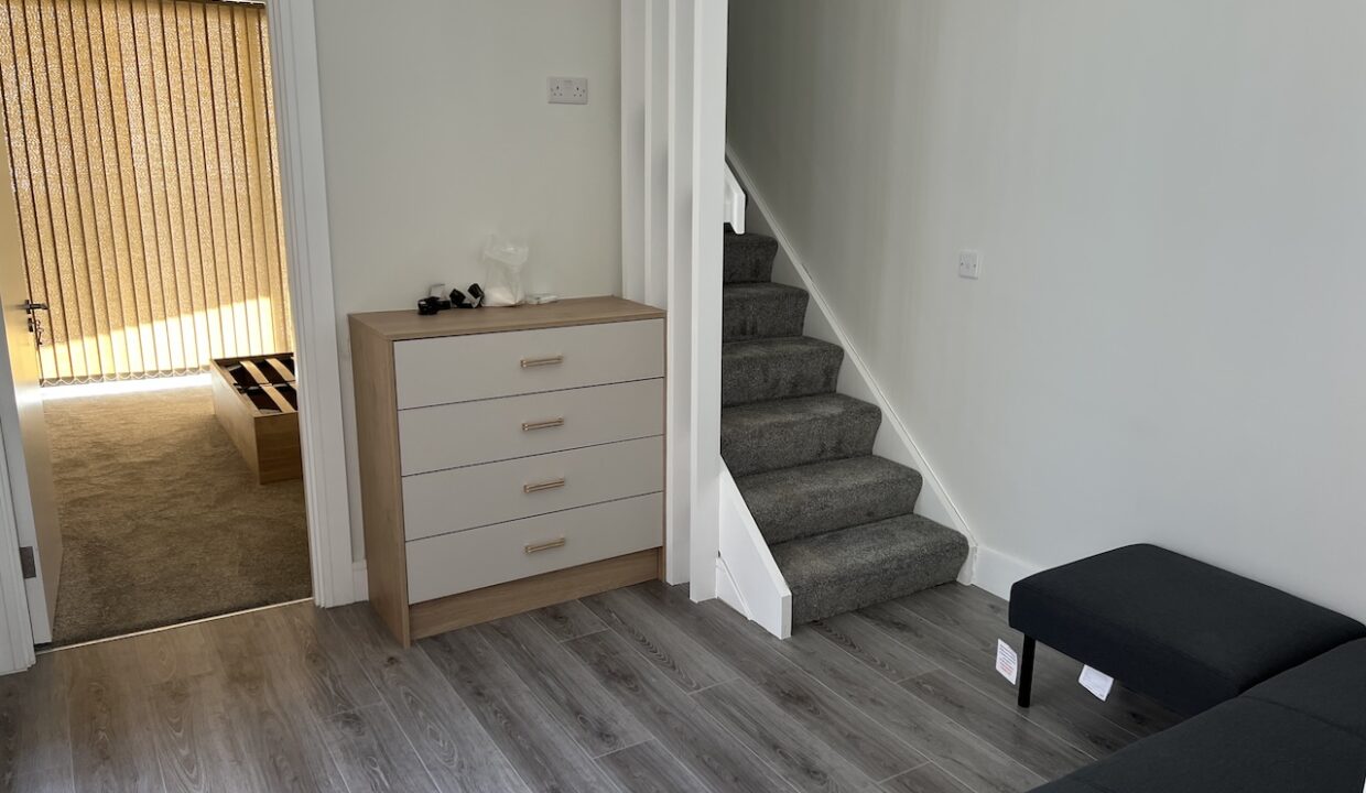 Entrance:L area:Apt